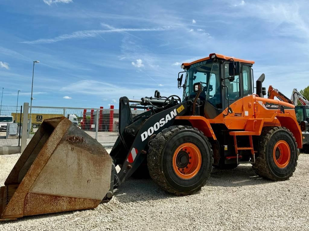 Doosan DL 250-5 Radlader