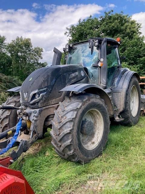 Valtra T235V Traktoren