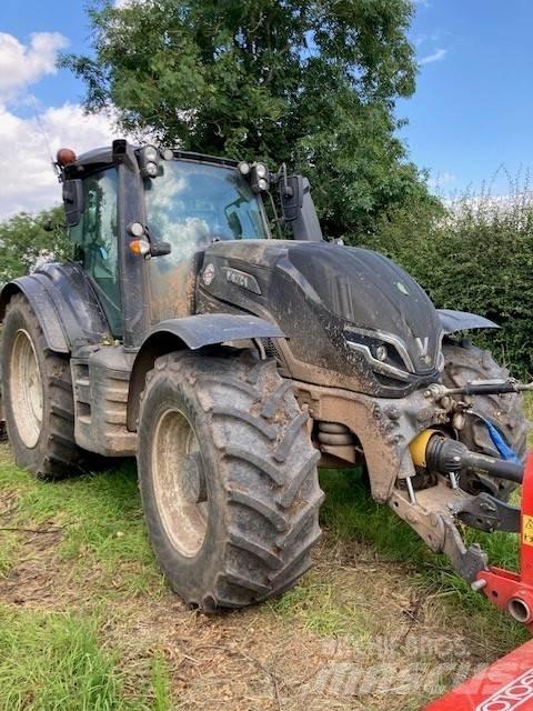 Valtra T235V Traktoren