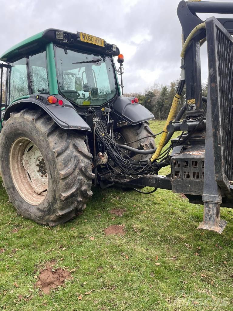 Valtra N122 Traktoren