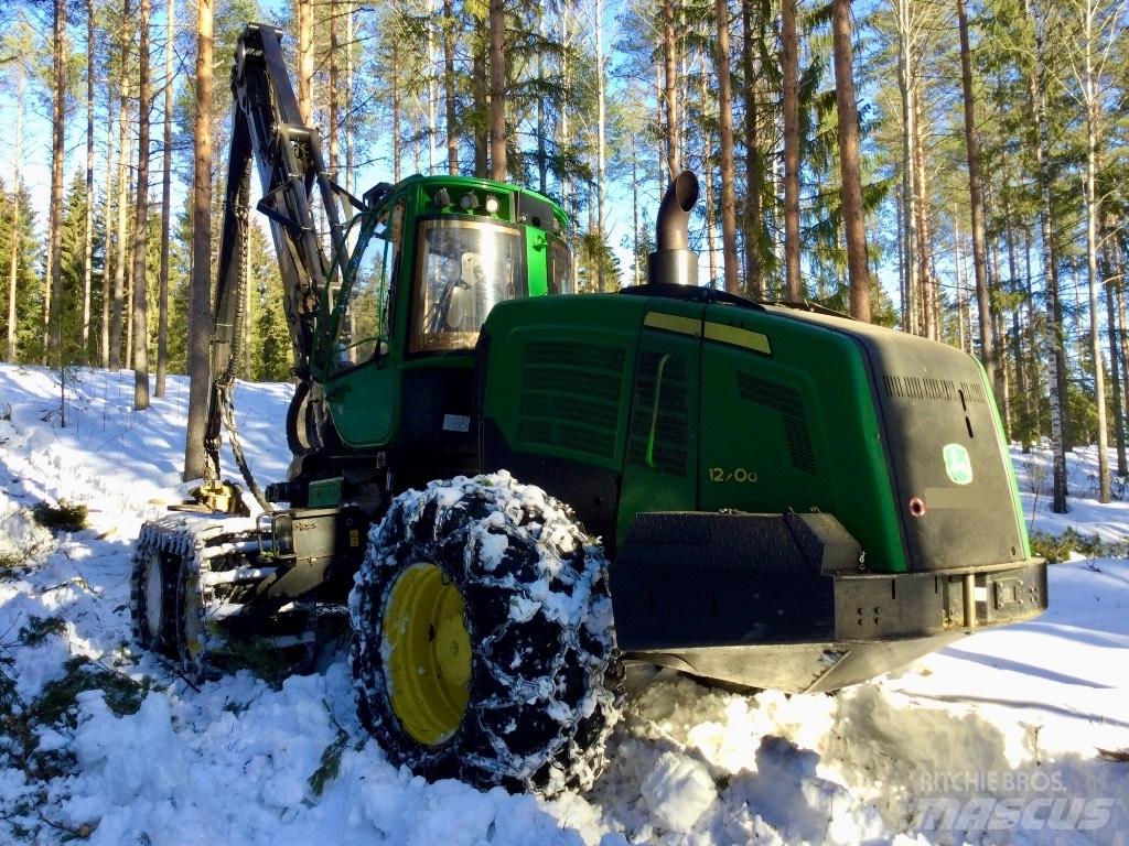 John Deere 1270G 6W Harvester