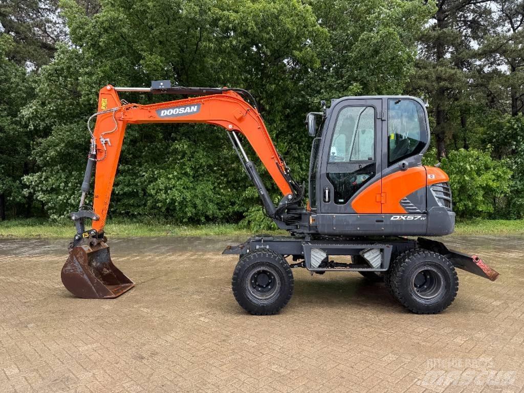 Doosan DX 57 W Mobilbagger