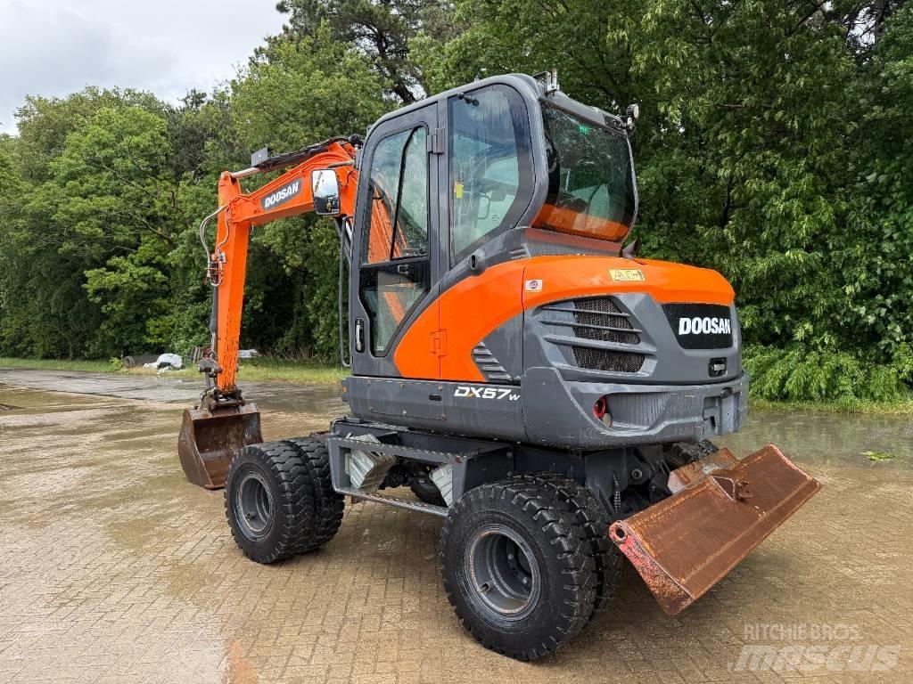 Doosan DX 57 W Mobilbagger