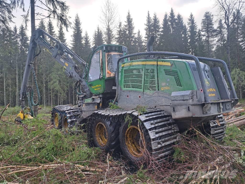 John Deere 1270 G Harvester