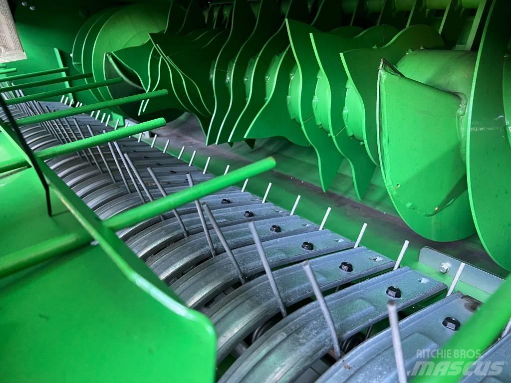 John Deere V461M Rundballenpressen