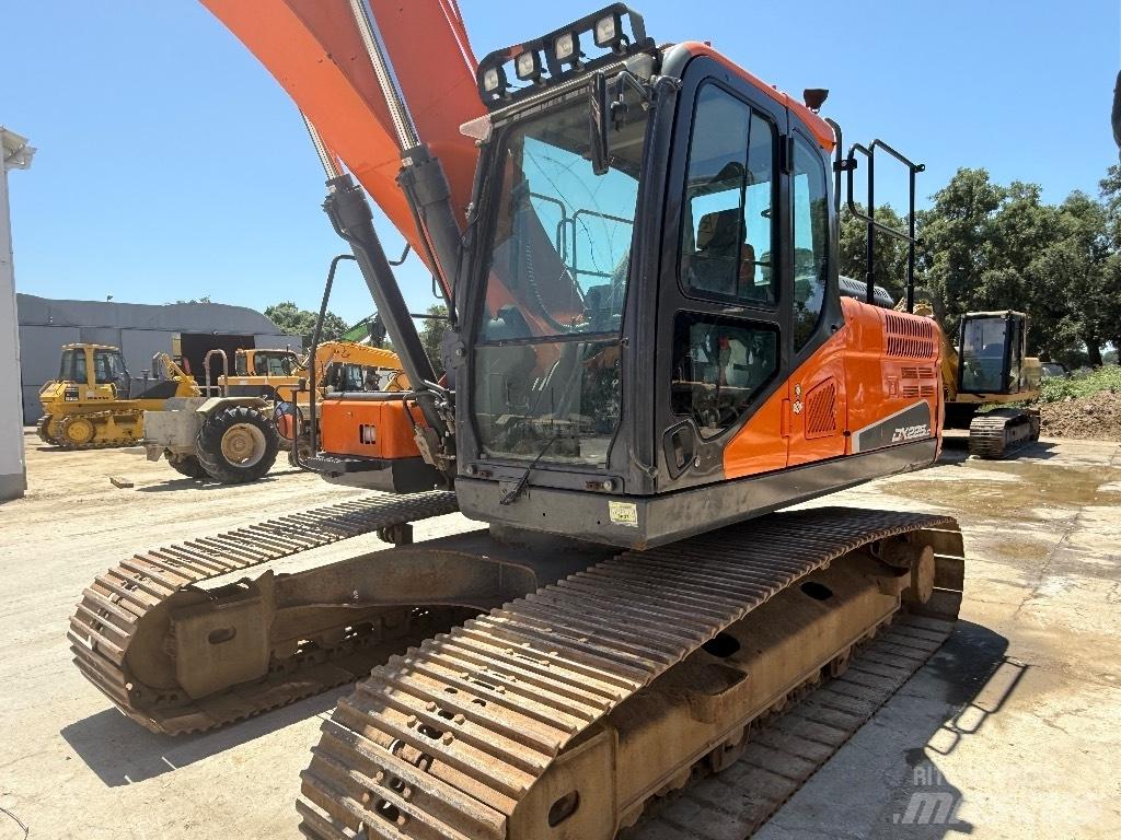  Dossan DX225LC-5 Raupenbagger