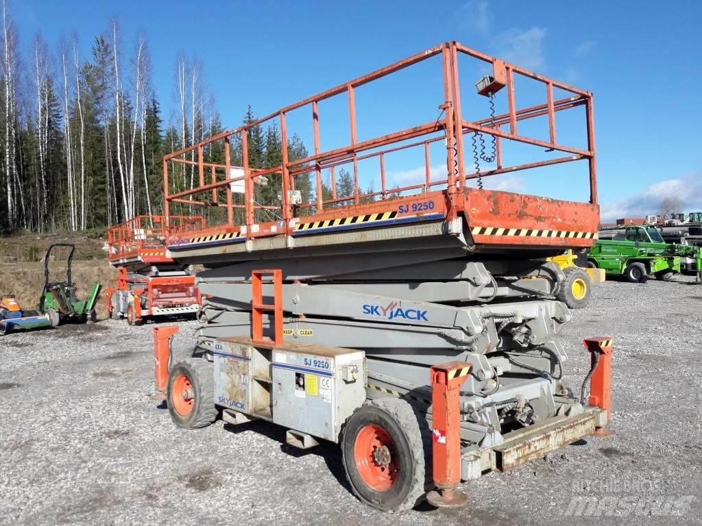 SkyJack SJ 9250 Scheren-Arbeitsbühnen