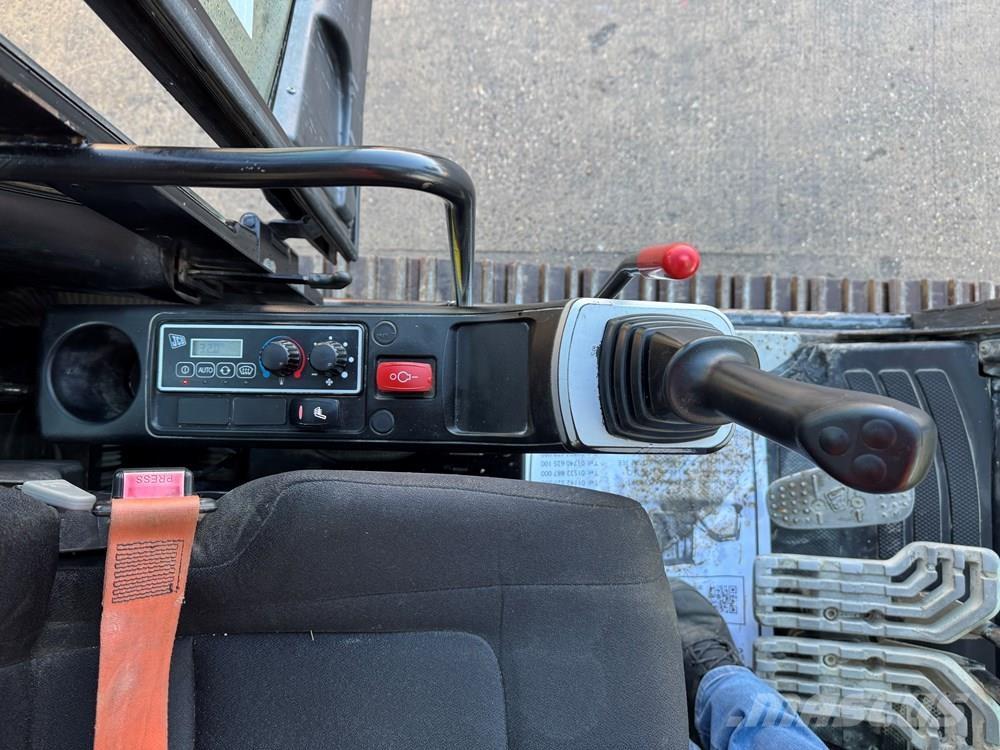 JCB JS130LC Raupenbagger