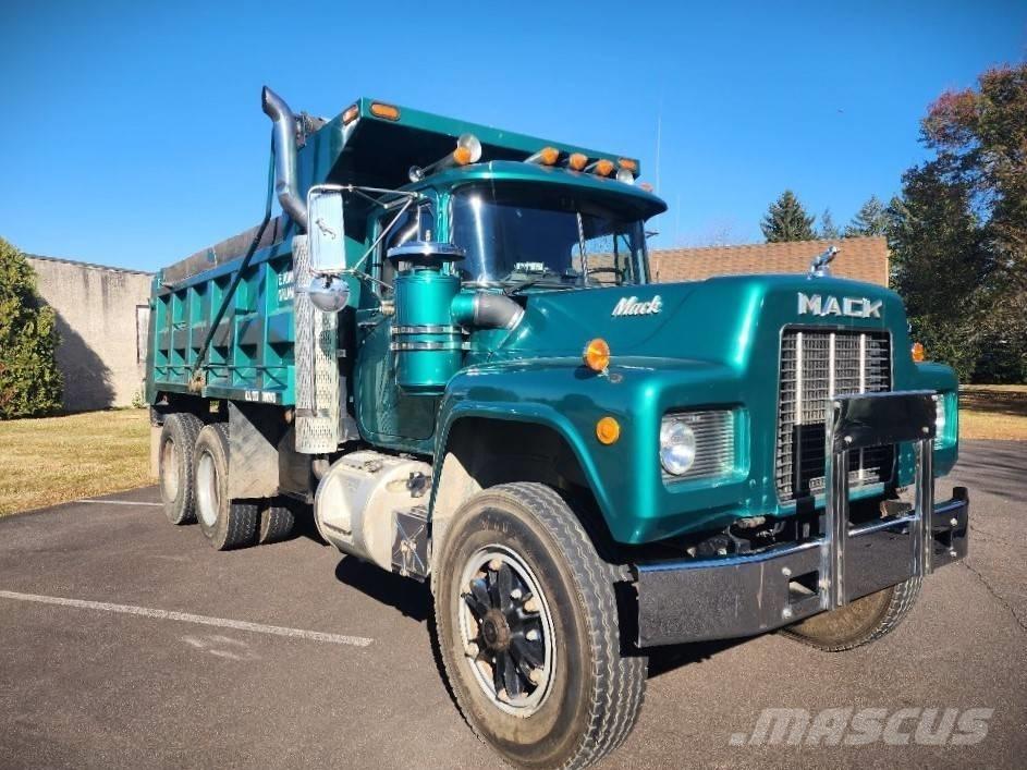 Mack 690S Kipper