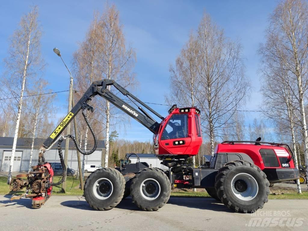 Komatsu 951 Harvester