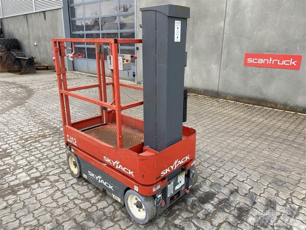 SkyJack SJ12 Personenaufzüge