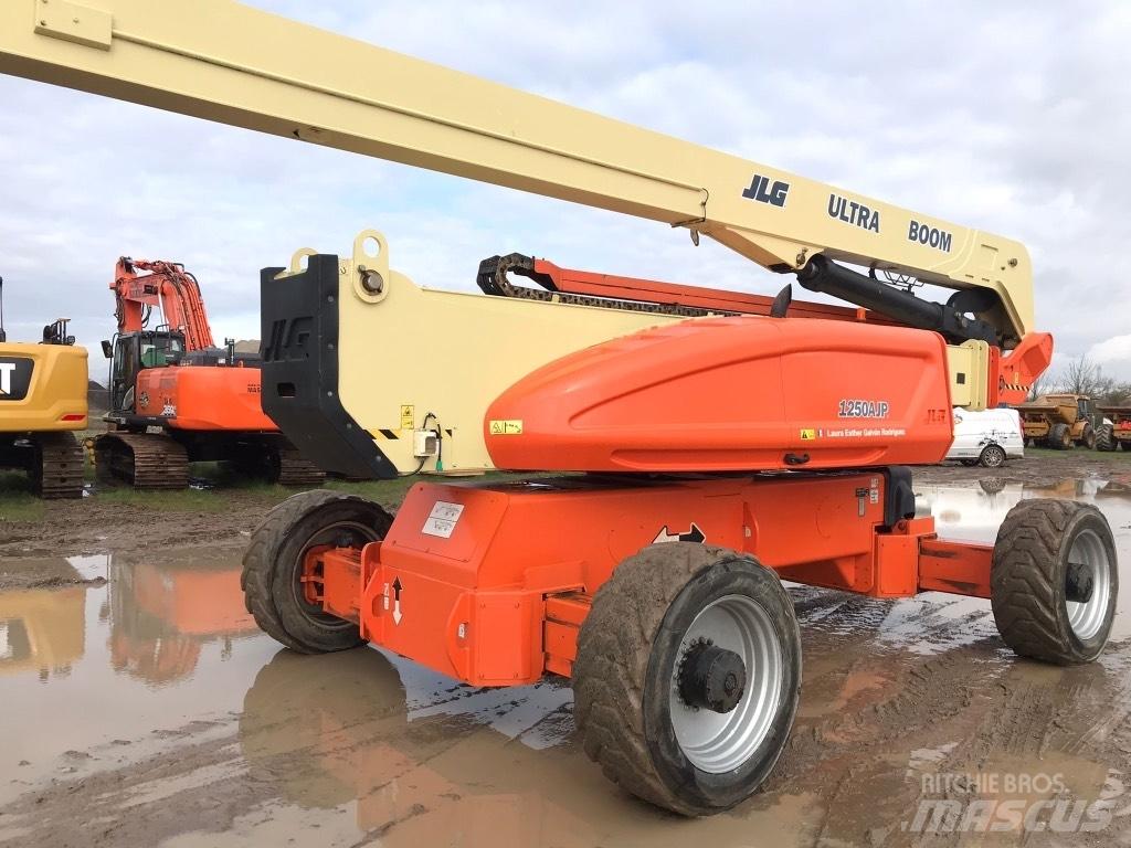 JLG 1250 AJP Gelenkteleskoparbeitsbühnen