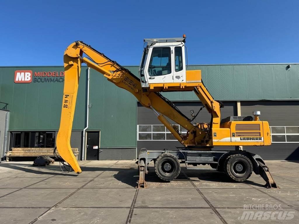 Liebherr A 924 B Materialumschlag