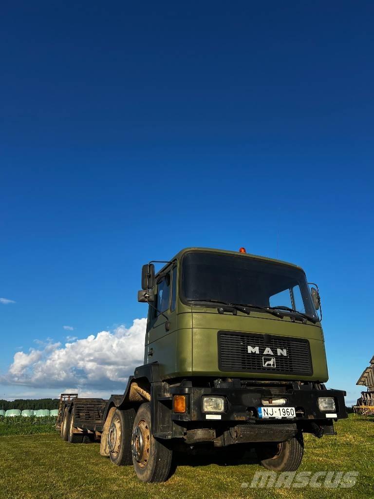 MAN 32.322 Holztransporter