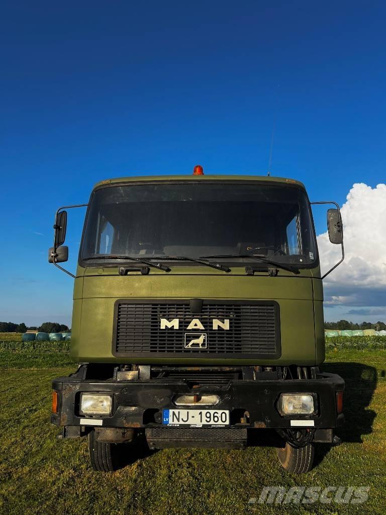 MAN 32.322 Holztransporter