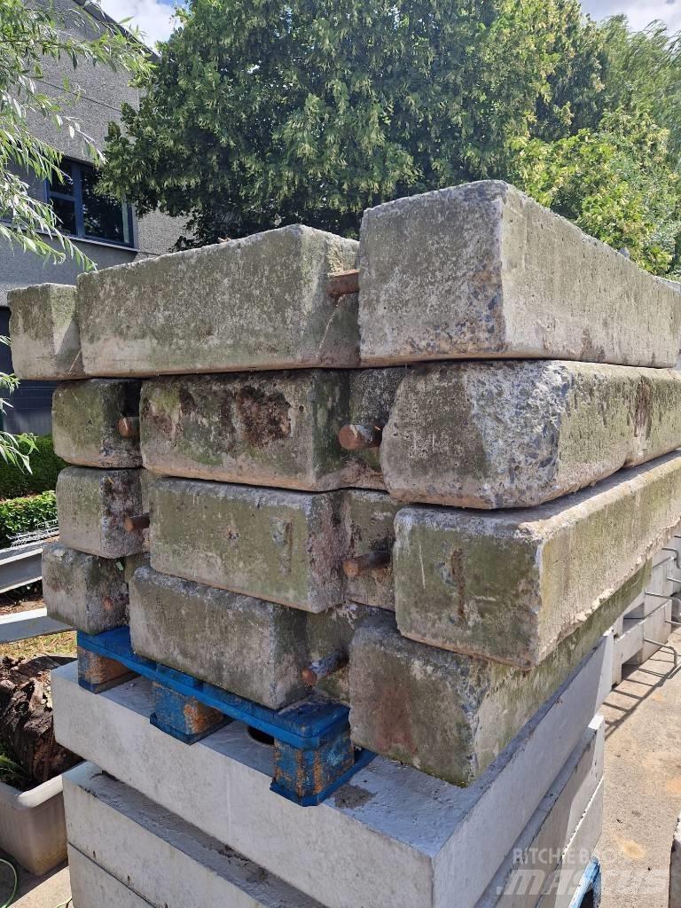 Potain IGO T 85 A Selbstaufrichtende Krane