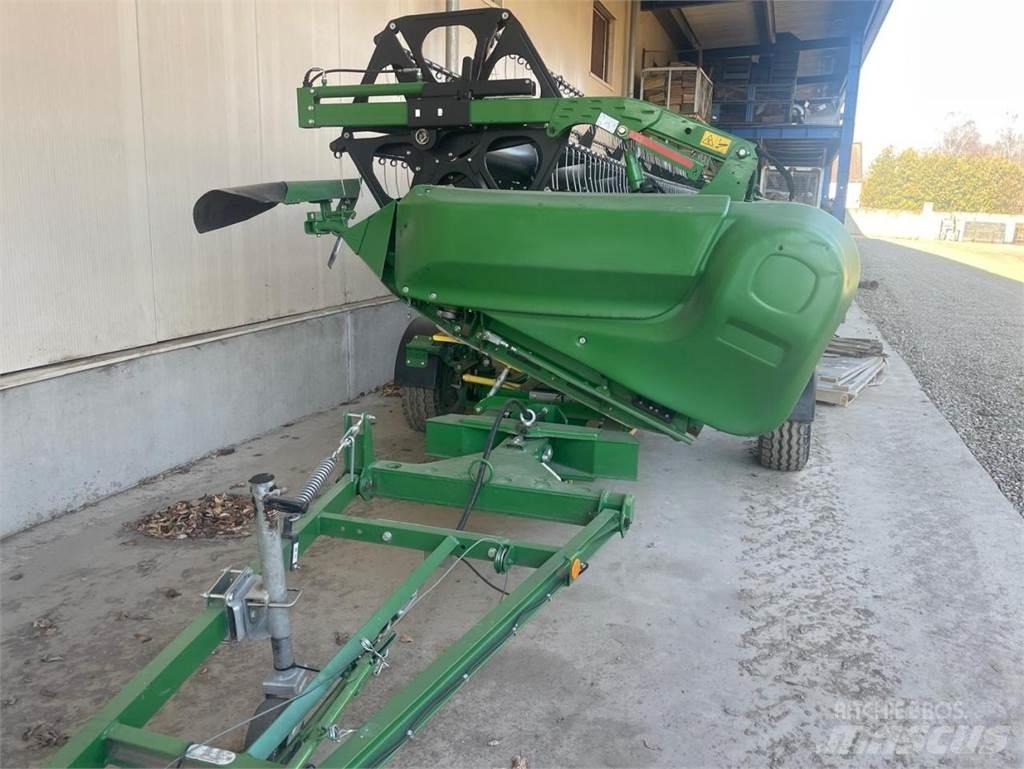 John Deere S690i Mähdrescher