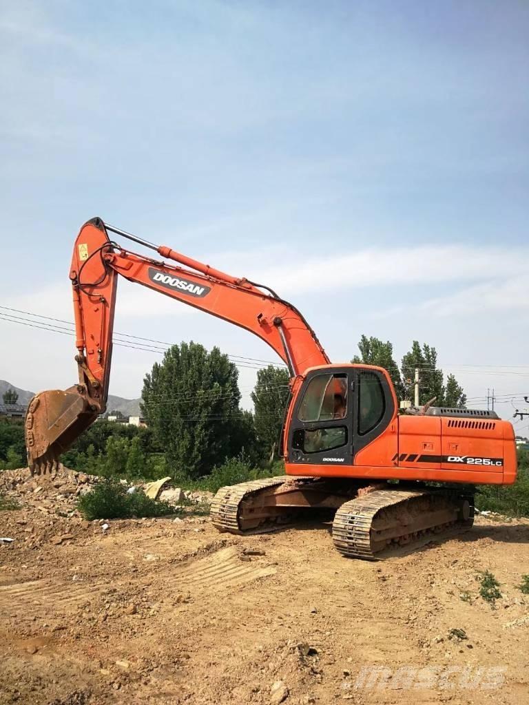 Doosan DX 225 Raupenbagger
