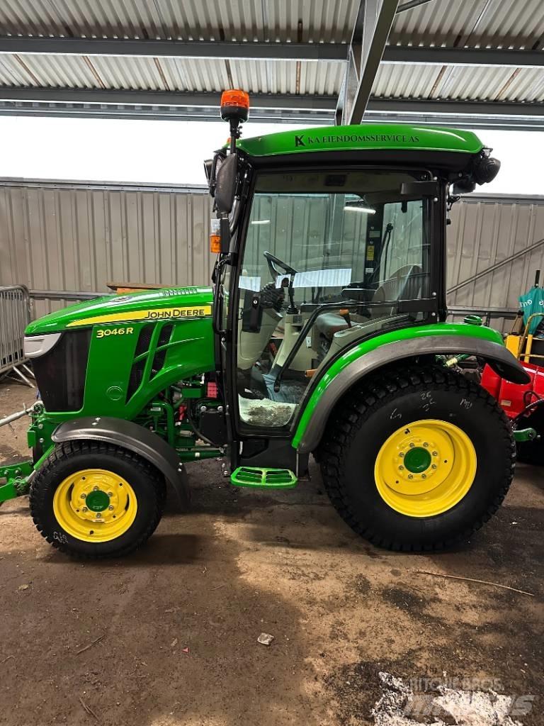 John Deere 3046 R Traktoren