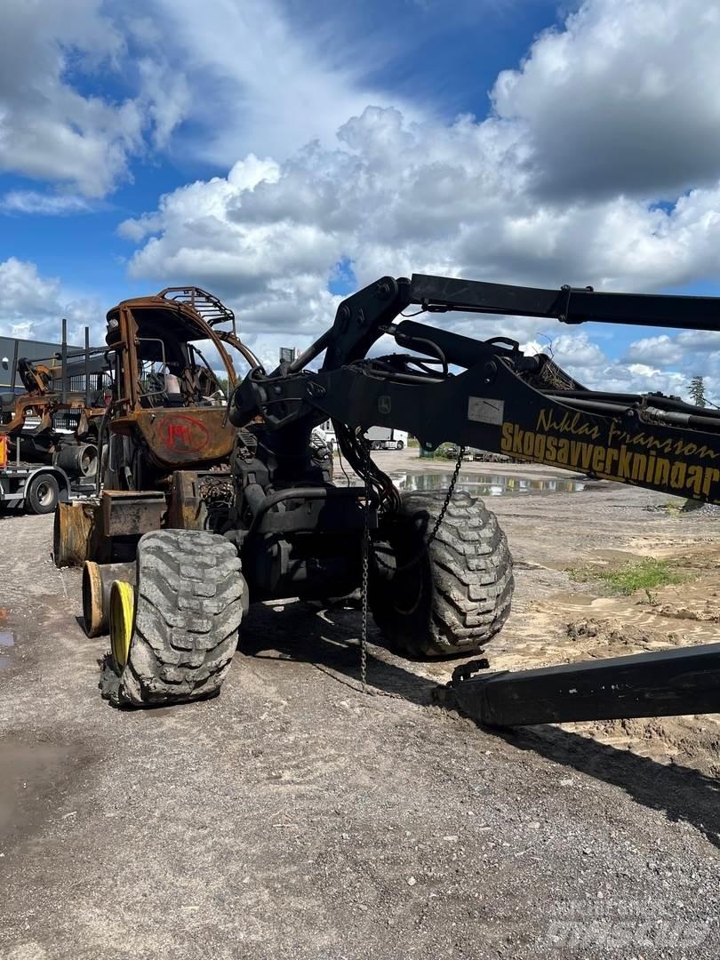 John Deere 1470G Harvester