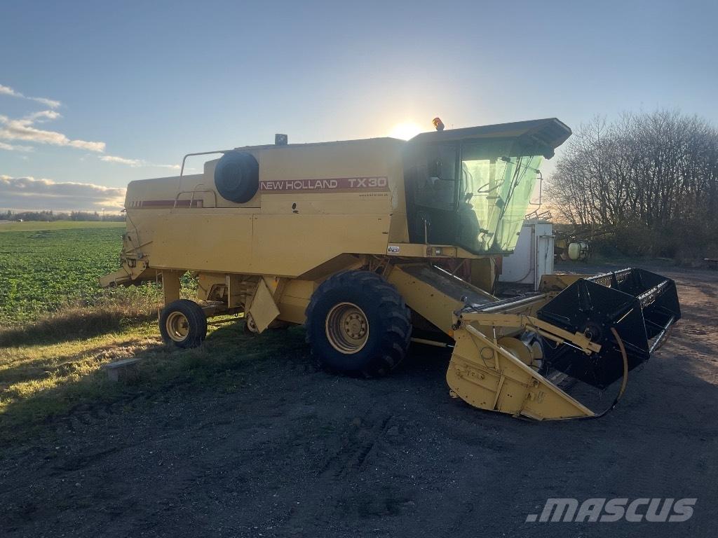 New Holland TX 30 Mähdrescher