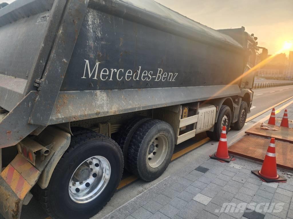 Mercedes-Benz 3951K Minidumper