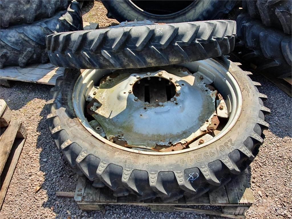 BKT 230/95R44 x2 Reifen