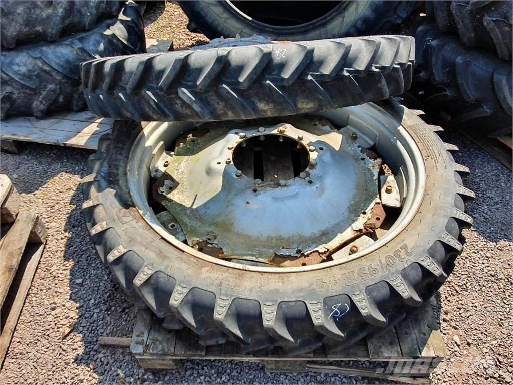 BKT 230/95R44 x2 Reifen