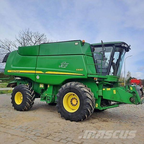 John Deere S 690 Mähdrescher