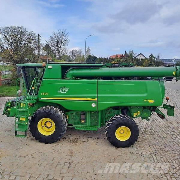 John Deere S 690 Mähdrescher