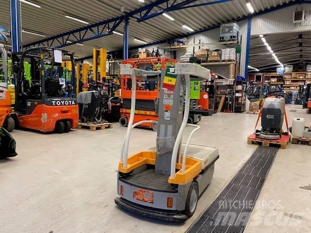 Crown WAV 50-118 Mittelhub-Kommissionierer