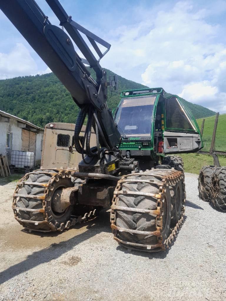 John Deere 1270 D Harvester