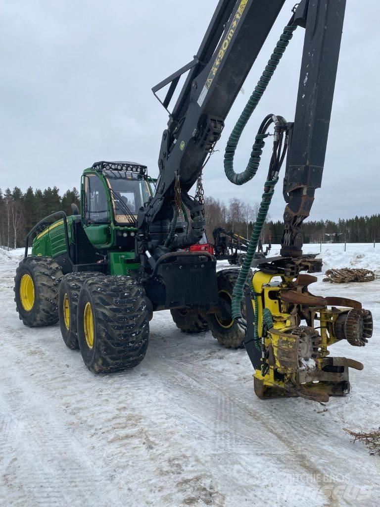 John Deere 1470G Harvester