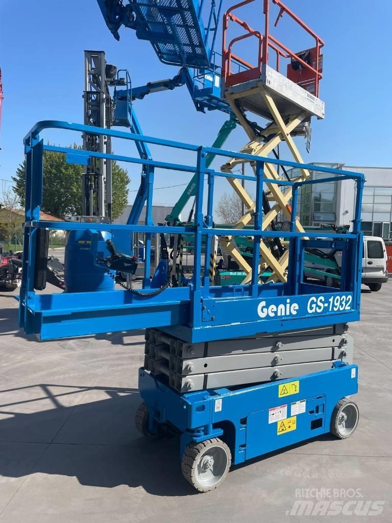 Genie GS 1932 Scheren-Arbeitsbühnen