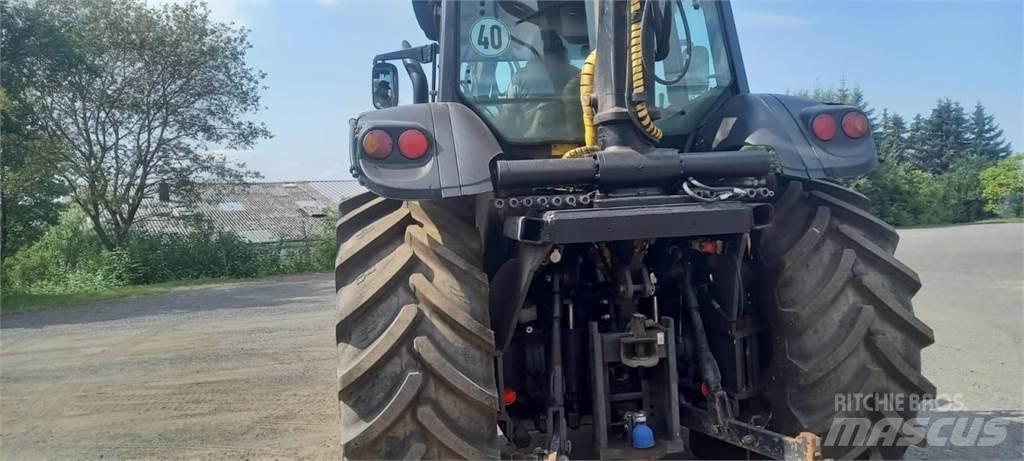 Valtra T130 Traktoren