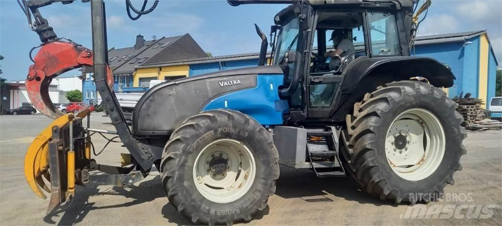 Valtra T130 Traktoren