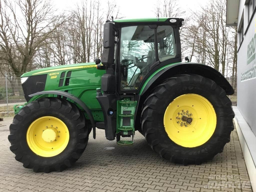 John Deere 6250R Traktoren