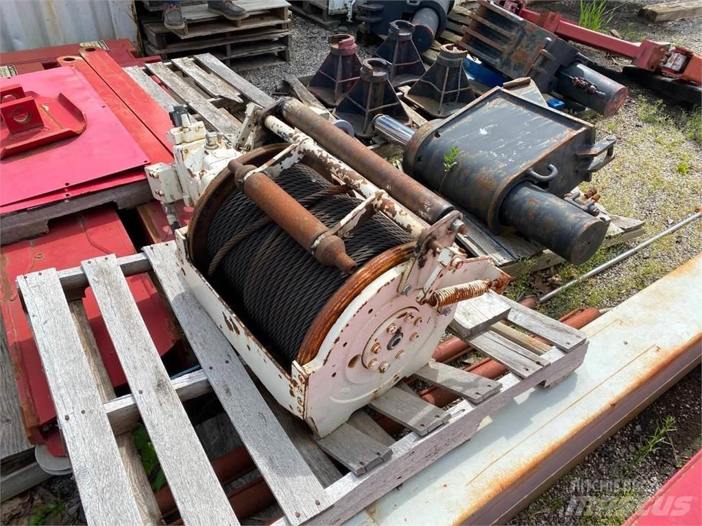 Terex  Fahrstühle, Seilwinden und Bauaufzüge