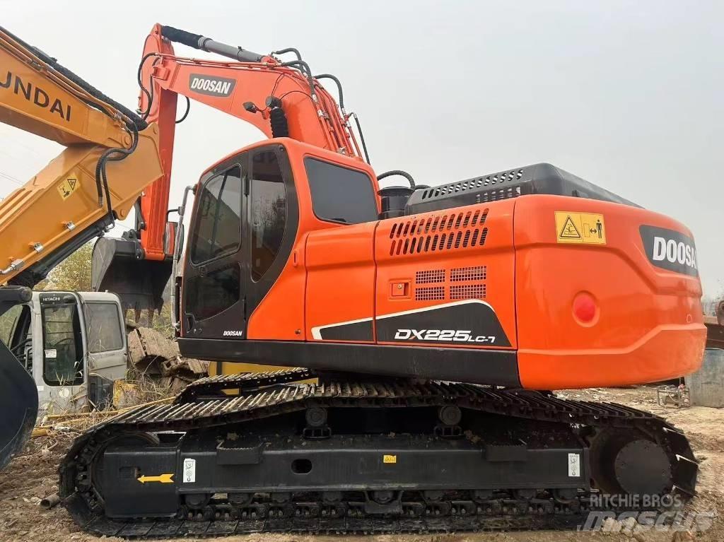 Doosan DX225LC-9C Raupenbagger