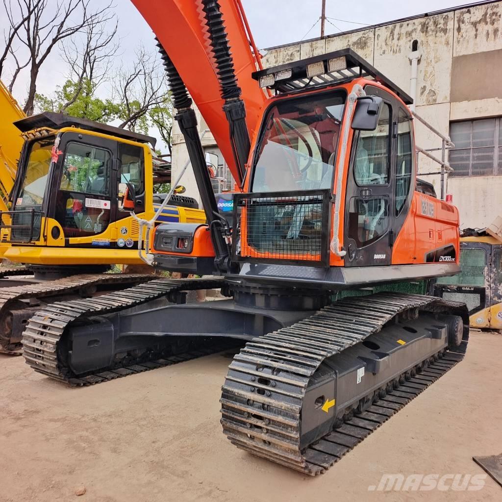 Doosan DX 300 Raupenbagger