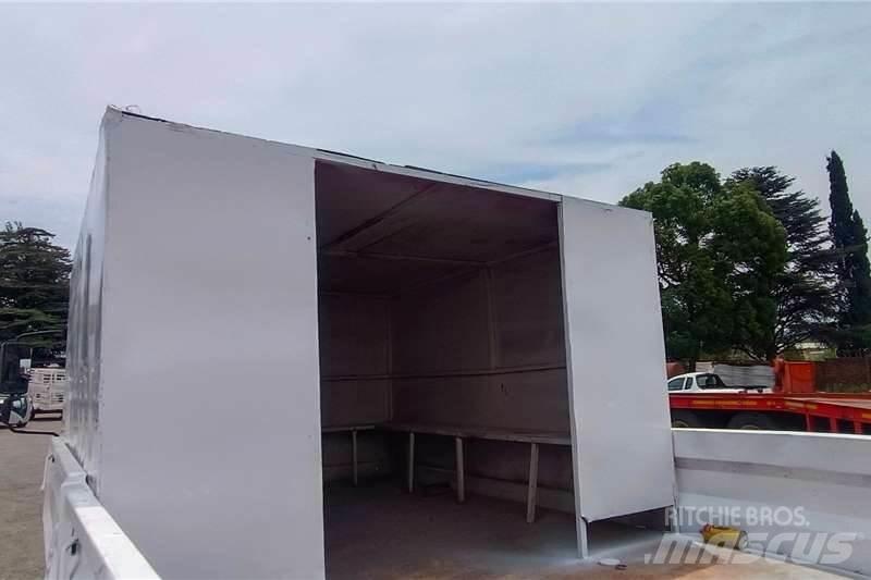 Isuzu NPR400 Andere Fahrzeuge