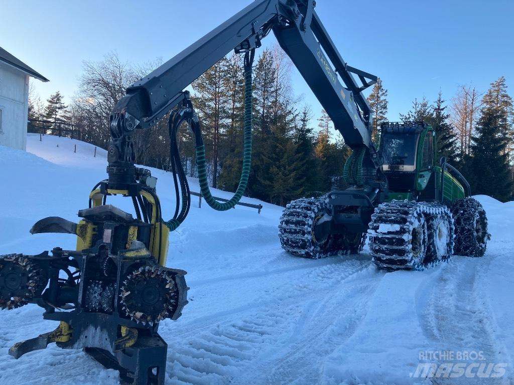 John Deere 1470G Harvester