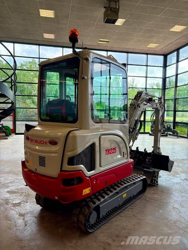 Takeuchi TB 225 Minibagger < 7t