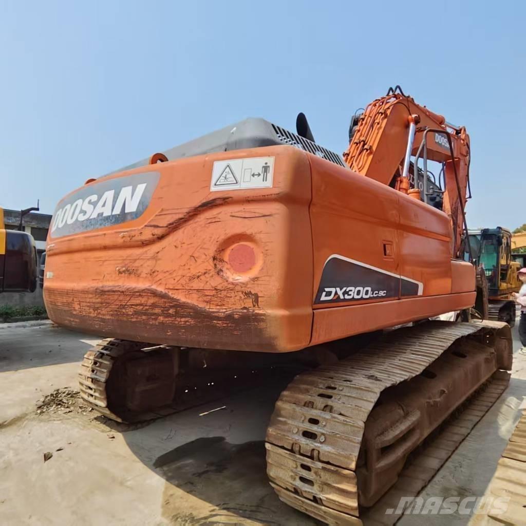Doosan DX 300 LC Raupenbagger