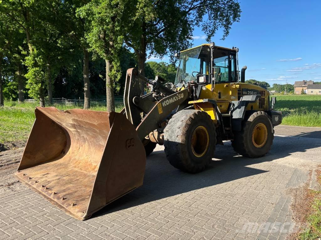 Komatsu WA250-6 Radlader