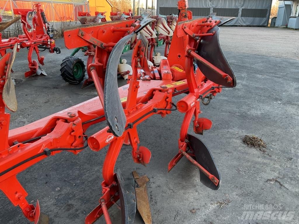 Kuhn Vari-Master 122 Wendepflüge