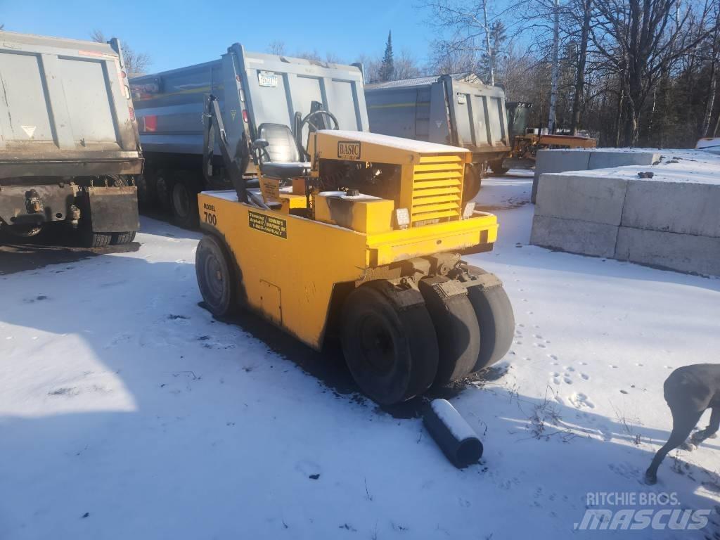 Basic 700 Gummiradwalzen