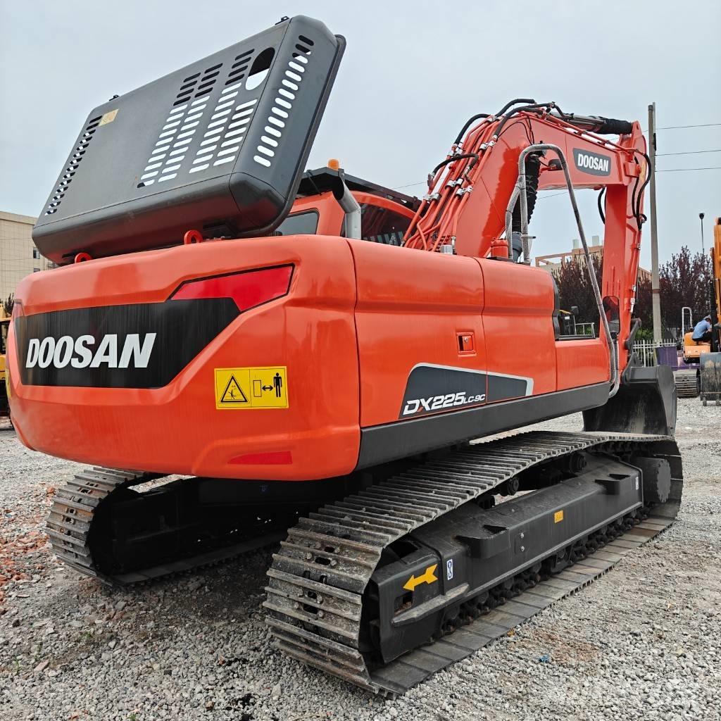 Doosan DX 225 LCA Raupenbagger
