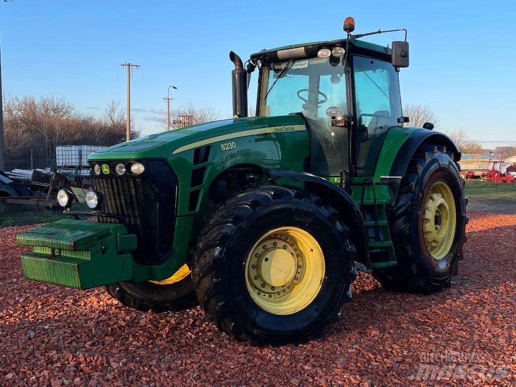John Deere 8230 Traktoren