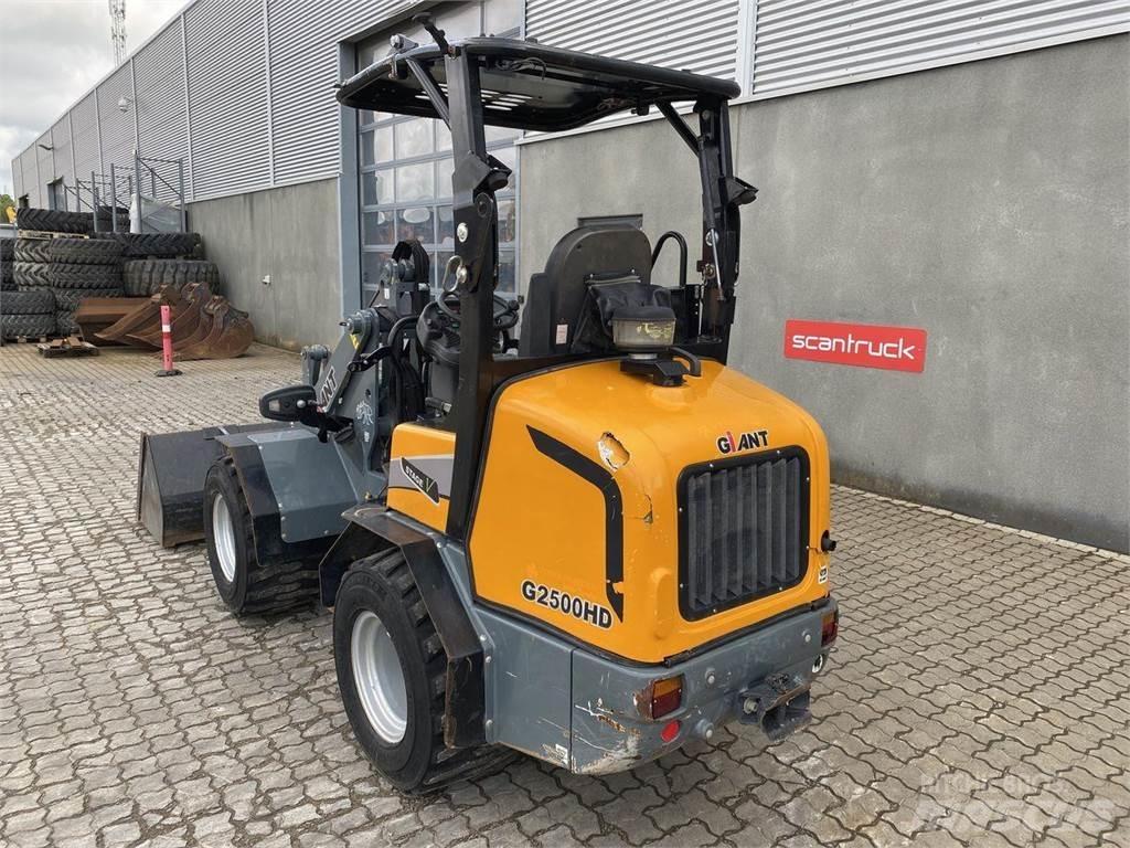 GiANT G2500HD Multifunktionslader
